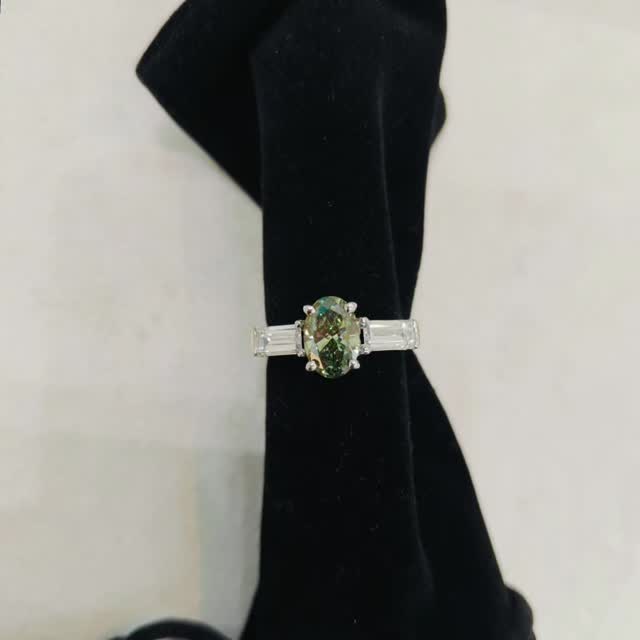 Elegant Vivid Green Diamond Ring
